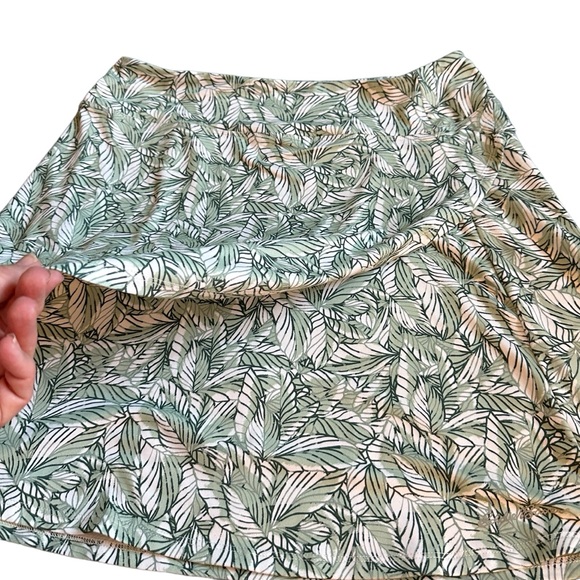 Eddie Bauer Short Skirt Size Large Green Leaf Print Faux Wrap Pull on Stretch - Picture 2 of 8